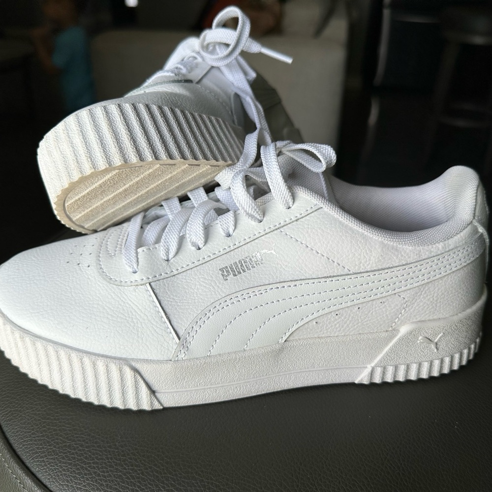 Pumas size 9 in women
